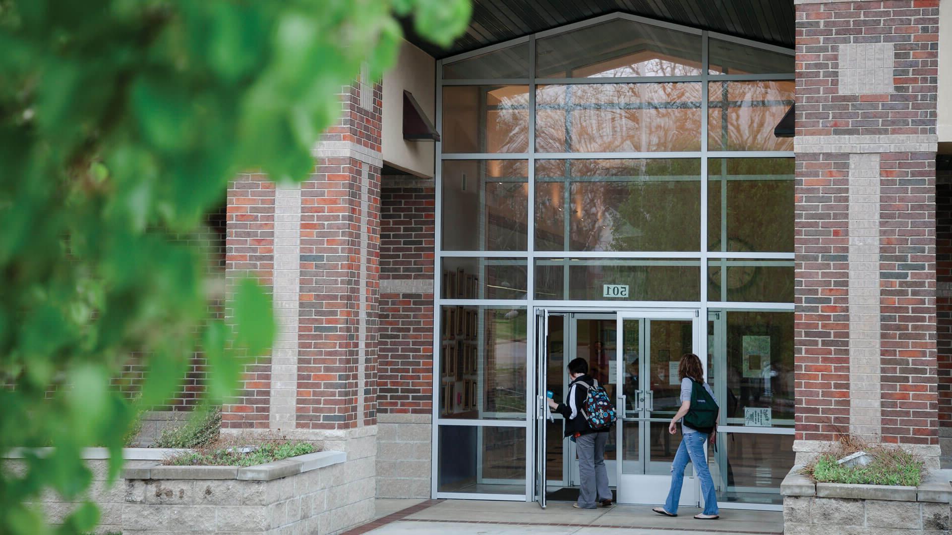 students walking into front door of Salem campus building